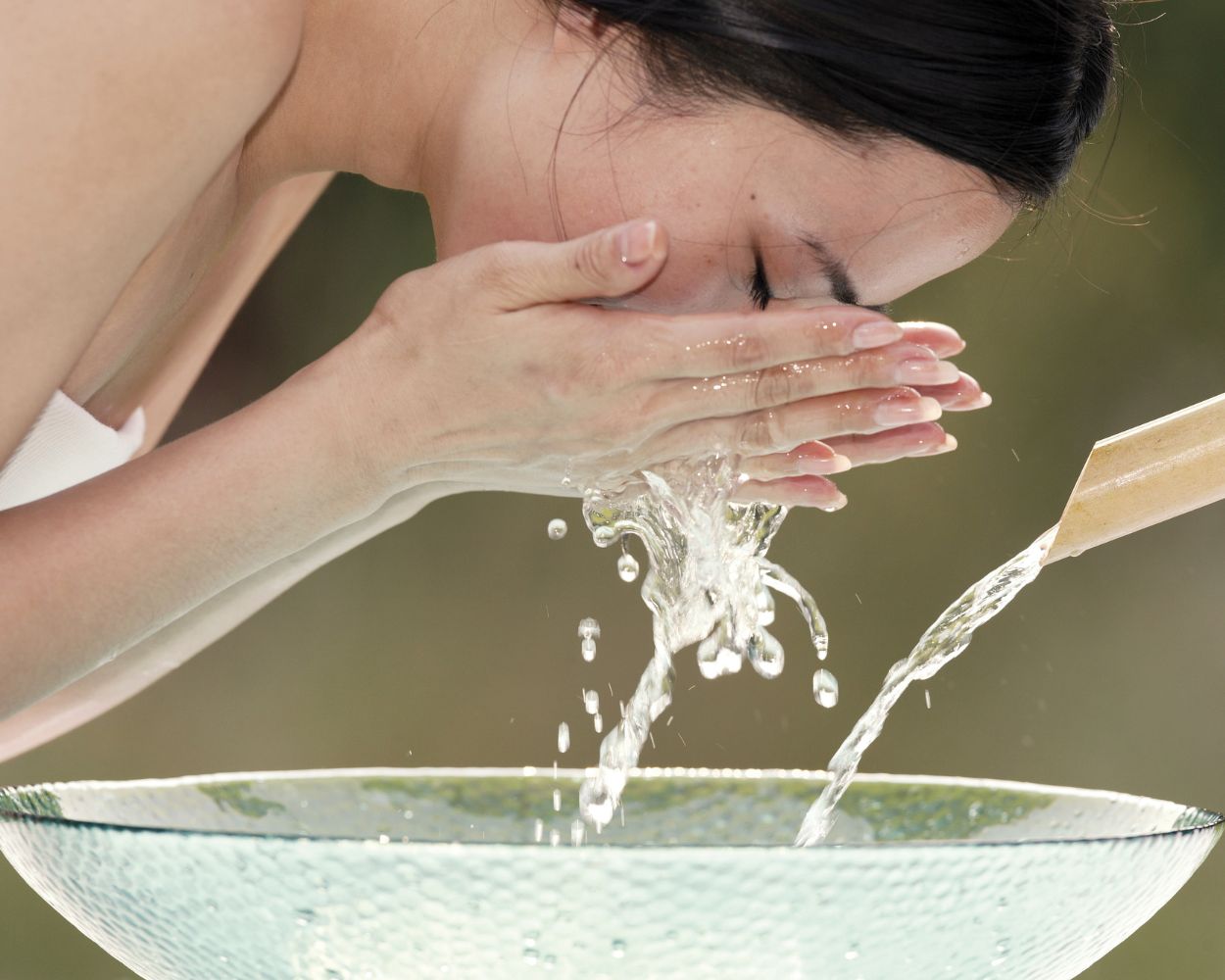 Benefits Of Makeup Removing Face Wash For Sensitive Skin