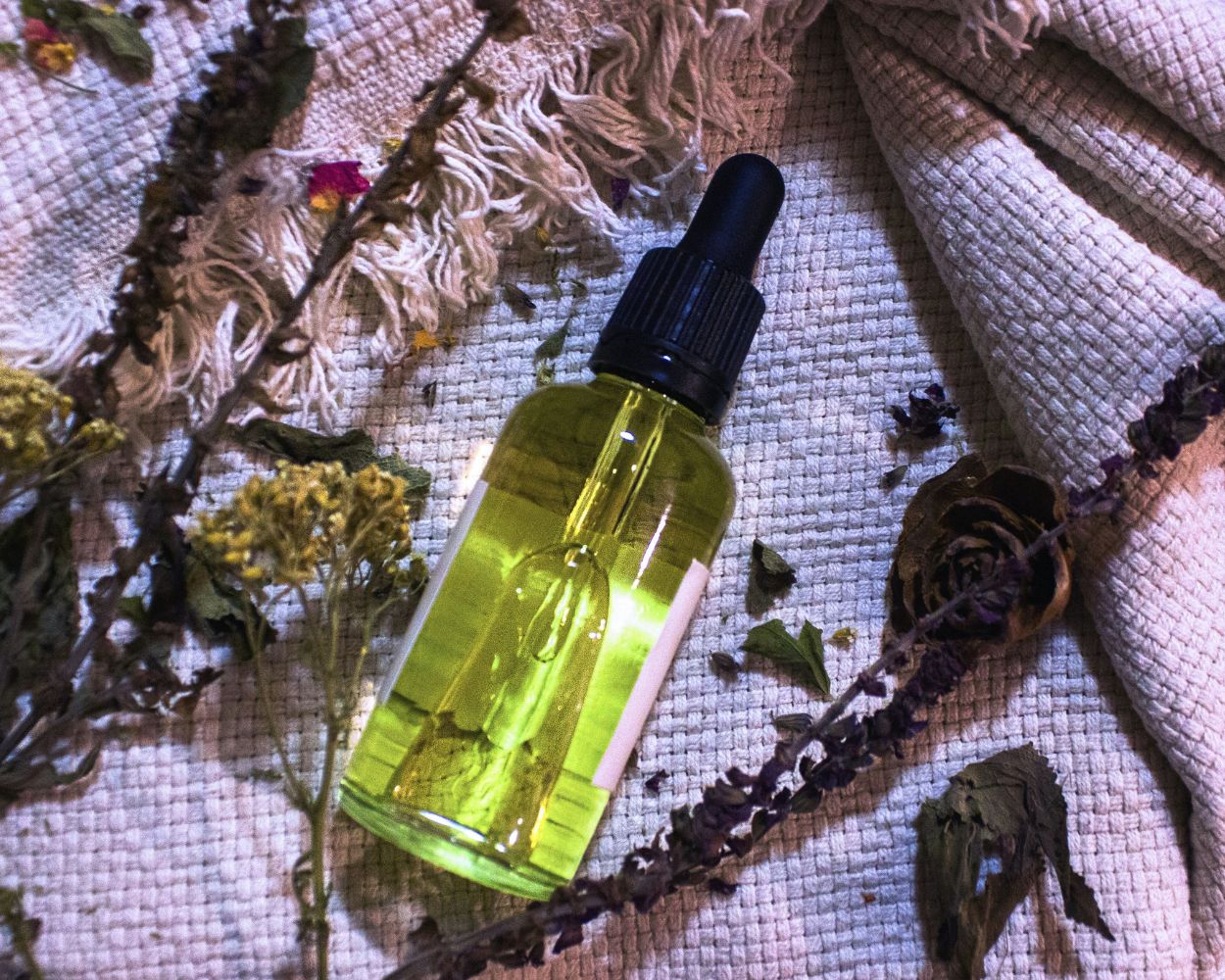 Hydrosol Vs Essential Oil - Key Differences & Best Choice For You